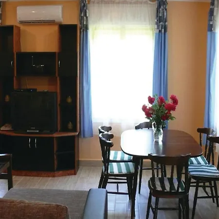 Holiday home Three-bedroom Holiday In Balatonkeresztur