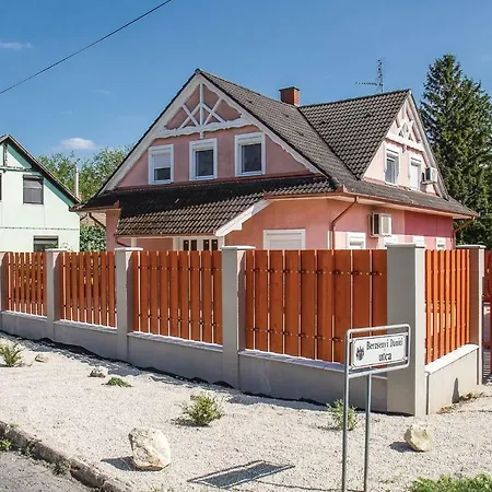 Three-bedroom Holiday In Holiday home Balatonkeresztur