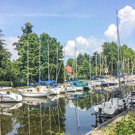 Three-bedroom Holiday In Balatonkeresztur